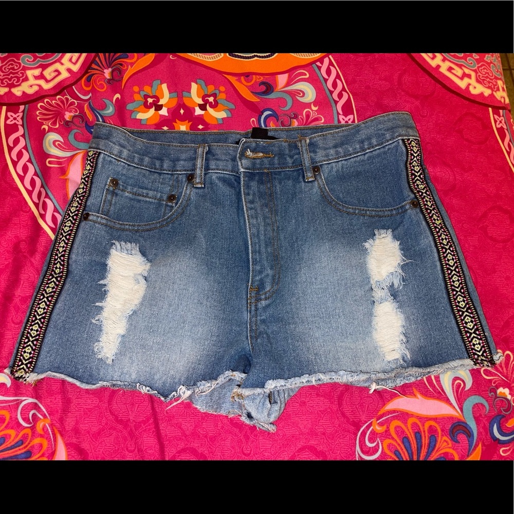 Forever 21 Jean Shorts with embroidery. Size 29.